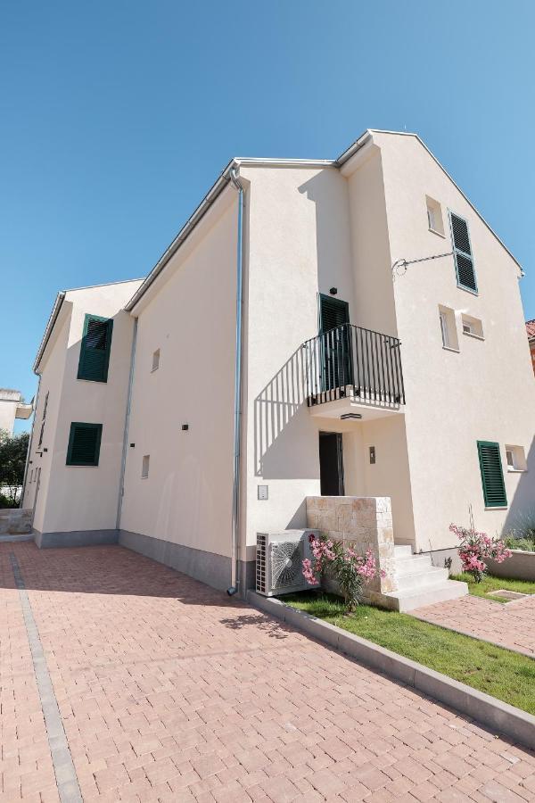 Apartments Mila Sveti Filip i Jakov Exterior photo